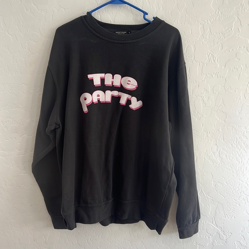 Chic black sweatshirt